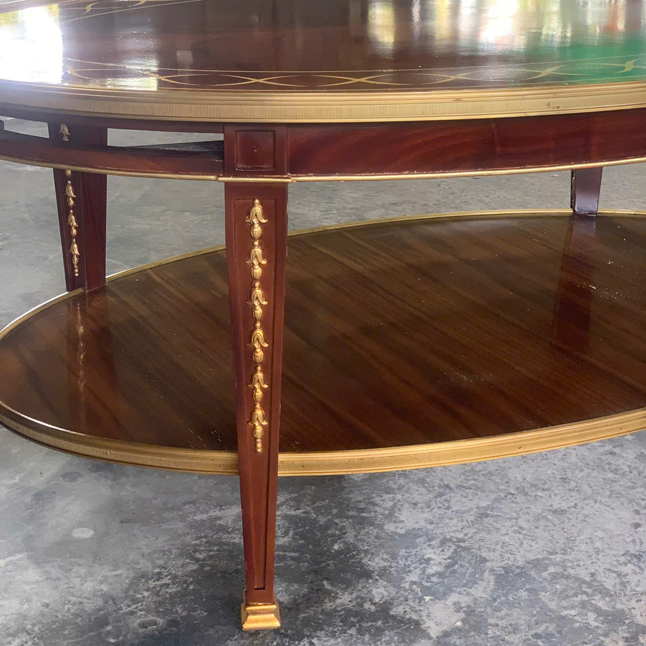 BÀN TRÀ CỔ ĐIỂN LOUIS HÌNH OVAL 2 TẦNG VIỀN ỐP ĐỒNG THAU
